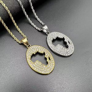 Collar con Colgante de Mapa Africano en Acero de Titanio Chapado en Oro, Forma Ovalada, Engaste Pavé, Joyería Unisex para Regalo - Product Image 1