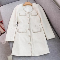 Robe en tweed grossier d'automne élégante pour femmes avec robe de costume blanche cloutée de tempérament haut de gamme
