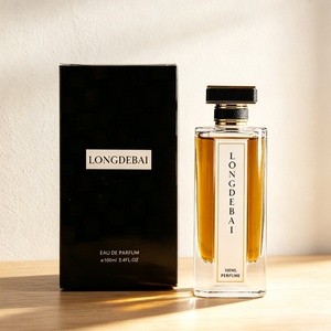 Nuevo Diseño de Lujo, Botella de Perfume Cuadrada de Vidrio de 100 ml, Transparente Mate con Grabado, Tapa de Zamac, Botella con Atomizador - Product Image 4