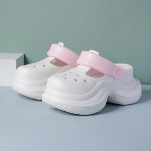 Sabots à plateforme blancs et roses pour femmes, sandales de plage antidérapantes à semelle épaisse, couleurs acidulées quatre saisons, style Crocs BC 2501 - Product Image 1