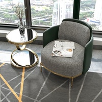 Table basse d'angle en verre trempé de luxe léger, style postmoderne, petite table à café avec structure en acier inoxydable