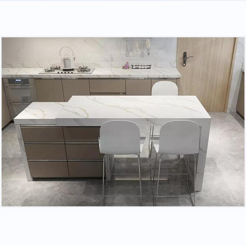Кухонные шкафы, столешница, искусственный мрамор, на заказ, белые кухонные шкафы, столешница, искусственный кварц, плоский край/облегченный край