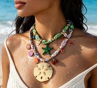Bijoux de mode OEM/ODM, Collier superposé 3 couches en cordon de tissu, style côtier, rose coloré, avec grandes breloques dorées, Bijoux statement