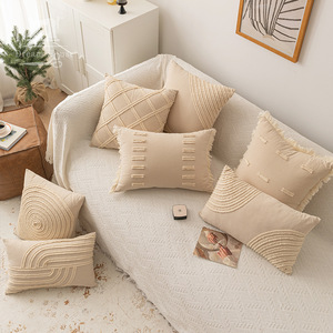 Housse de coussin décorative beige 30x50cm en coton et lin avec pompons pour salon, insert non inclus - Product Image 4