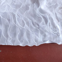Nappe ronde brodée de couverture de table en mousseline de soie de ruban doux élégant blanc pour le mariage