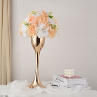 Vases à fleurs en fer sur mesure en gros, gobelets en métal doré, supports floraux pour centre de table, mariages, banquets, célébrations, et décoration de scène