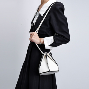 <span class=keywords><strong>Sac</strong></span> seau hexagonal de conception unique pliable Pull Out Fashion Trend Personality Crossbody Bag Leather Women's Handbag - Product Image 3