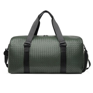 Sac de sport unisexe tendance en cuir PU, grande capacité, imperméable, portable, avec compartiment à chaussures, logo personnalisé - Product Image 1