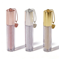 Flacon de brillant à lèvres vide de luxe en PETG de 4,8 ml avec chaîne de suspension pour emballage cosmétique haut de gamme