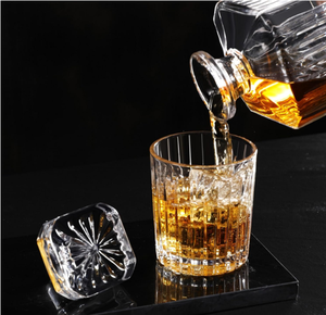 2025 Juego de decantador de whisky de lujo Tapón de vidrio <span class=keywords><strong>Mejor</strong></span> venta Decantador de cristal para hombres Regalos de Navidad de negocios para papá <span class=keywords><strong>Novio</strong></span> - Product Image 3