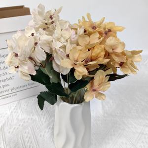 باقة زهور الهيدرانجيا الحريرية الاصطناعية بالجملة من SEASON لتزيين المنزل والطاولات شجيرة هيدرانجيا حمراء - Product Image 5