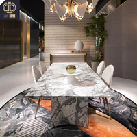 Ensemble de table à manger moderne de luxe au design italien, finition blanc brillant, plateau en marbre doré, structure en acier inoxydable, mobilier pour la maison, 6 places