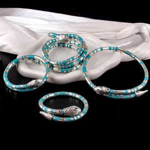 Collar de Serpiente Enrollada Estilo Europeo Americano, Colgante de Serpiente con Incrustaciones de Diamantes de Alta Calidad, Diseño de Forma Aleatoria - Product Image 5