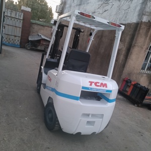 Montacargas de Combustión Interna TCM T3C 3T con Mástil de 3 Etapas, Neumáticos Neumáticos, Operación Asentada, para Uso en Interiores - Product Image 4