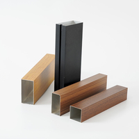 Panneaux de cloison de plafond en profilé à effet bois, revêtus de fluorocarbone, personnalisables, en tube carré d'aluminium moderne