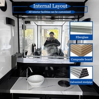 Remorque Sanitaire Portable sur Mesure à 4 Cabines, Finition Blanc Argent, Double Essieu, avec Lavabo, pour le Marché Mondial