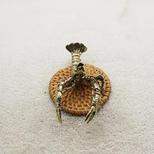 Ornement de théière en laiton en forme d'écrevisse, support décoratif de couvercle de théière de style chinois, accessoire de service à thé en métal - Product Image 1