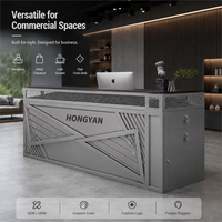 Comptoir de bar gris fer sur mesure d'usine OEM avec panneau d'affichage frontal, tiroirs et armoire, espace de travail ouvert pour hôtels, restaurants et caisses.