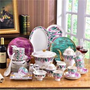 Service de table de luxe en céramique colorée et porcelaine fine, avec décorations, ustensiles de cuisine, vaisselle, style minimaliste, idéal pour offrir, sans danger pour les aliments - Product Image 1
