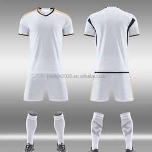 طقم زي كرة قدم مخصص للأطفال من الجنسين - قميص وشورت سريع الجفاف 100% بوليستر للتدريب - Product Image 4