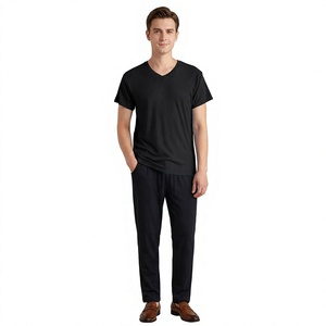 Camiseta de algodón de punto informal de manga corta con cuello en V para hombre, color sólido, corte regular, transpirable, ecológica, de secado rápido, negra - Product Image 1