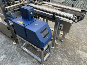 Machine d'étiquetage automatique à double tête pour les lignes d'emballage de canettes cylindriques - Product Image 3