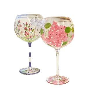 <span class=keywords><strong>Verres</strong></span> <span class=keywords><strong>à</strong></span> <span class=keywords><strong>gin</strong></span> en cristal soufflé <span class=keywords><strong>à</strong></span> la bouche, vente chaude, avec motif de fleurs multiples peintes <span class=keywords><strong>à</strong></span> la main personnalisable - Product Image 1
