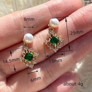 Orecchini pendenti vintage placcati in oro con zirconi verdi e perle finte per gioielli da festa da donna - Product Image 6