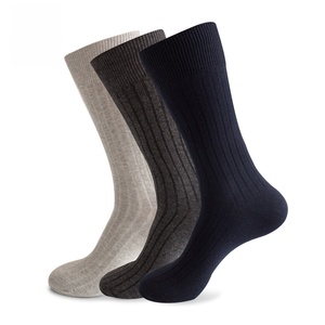 Venta al por mayor de gran tamaño de los hombres calcetines acanalados de algodón peinado cómodo Negro Beige Crew Calcetines de vestir - Product Image 1
