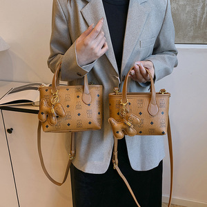Retro Bear Pattern Polyester Bucket Crossbody Handbag Women Handheld Zipper <b>Bag</b> With Keychain Charm - Product Image 4