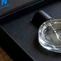 Boîte à parfum rigide réutilisable de style livre noir magnétique personnalisée avec présentation en boîte cadeau pour emballage de parfum personnalisé