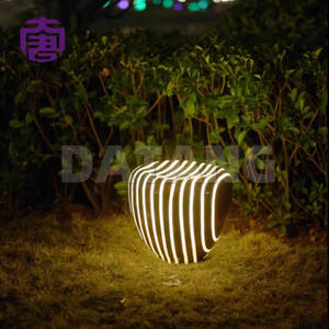 Lumières décoratives en pierre lumineuse à LED pour les célébrations de Noël, éclairage extérieur étanche IP65 pour les jardins et les parcs - Product Image 3