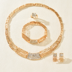 En çok satan dört parçalı moda takı Set ışık lüks dış ticaret tarzı kolye ve bilezik içerir - Product Image 4