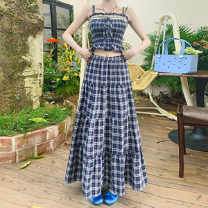 Vente en gros OEM/ODM Ensemble vichy bleu blanc pour femmes Haut à licou amincissant Taille haute Jupe trapèze mi-longue Impression numérique Dentelle - Product Image 1