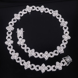 Ensemble Collier et Bracelet Chaîne Cubaine Fleur Sertie de Strass Dorés Style Hip Hop pour Femmes et Hommes, Vente en Gros, Bijoux Tendance, Coffret Cadeau - Product Image 6
