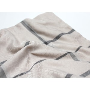 Pañuelo Cuadrado Wafa Premium de Poliéster Liso Teñido con Diseño Jacquard, 140x140 cm, Tacto Suave Similar al Algodón, Ligero - Product Image 1