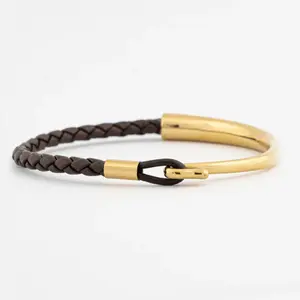 Großhandel individuelles Edelstahl 18k Gold plattiert Hook Herren-Armbänder einzigartiges braunes geflochtenes Lederdesignet