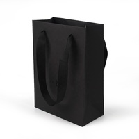 Sac fourre-tout en carton noir mat avec logo personnalisé en or à chaud pour l'emballage de vêtements de luxe, de cosmétiques, de cadeaux, d'achats en gros