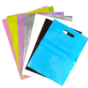 Sacs cabas en plastique personnalisés Shunai, 100 % matière vierge, poignée durable, pour les besoins quotidiens, les cosmétiques, les vêtements, utilisation en magasin. - Product Image 3