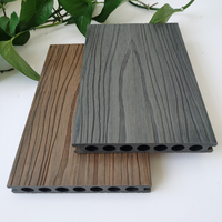 Nahtlose Co-extrudierte WPC-Terrassendielen mit Rundlöchern, Wasserfeste UV-Beständige Holz-Kunststoff-Verbundböden für Poolbereich und Landschaftsgestaltung