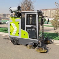 Balayeuse électrique autoportée 2000A avec nettoyage haute pression et pulvérisation d'eau froide pour la poussière, les débris et les ordures
