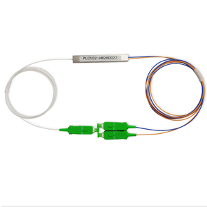 PLC de Baja Pérdida de Inserción SC/APC 1x2 con Mini Tubo de Acero G657A1 para Red FTTH - Product Image 1