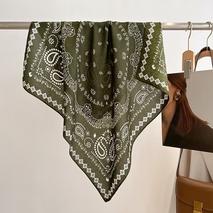 Bandana noir brodé, bandana multifonction pour <span class=keywords><strong>chien</strong></span>, bandana doux et respirant abordable pour les patients atteints de cancer - Product Image 3