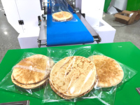 Machine d'emballage horizontale automatique à grande vitesse pour sacs en plastique et films, de qualité alimentaire, pour légumes, pain arabe et tortillas