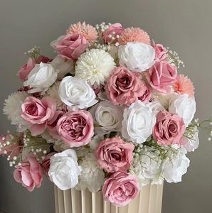 Venta al por mayor de flores moradas combinadas con hojas verdes Bola de flores estilo moderno Bola de flores artificiales 50cm para decoración de fiesta - Product Image 2