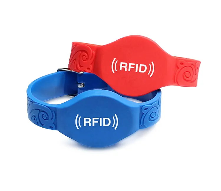 리조트 지불을위한 전문 RFID 실리콘 팔찌 제조업체 재사용 가능한 방수 RFID 팔찌