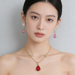 ชุดเครื่องประดับทองเหลืองชุบทอง 18K ประดับเพทายทรงหยดน้ำสีชมพูแดงเฮงเตี้ยน สำหรับผู้หญิง งานแต่งงานและงานปาร์ตี้ สร้อยคอและต่างหู สวมใส่ได้ทุกวัน - Product Image 2