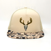 Vente en gros de casquette de camionneur en coton personnalisée à 5 panneaux casquette en maille à facture plate avec impression par sublimation design de logo de mode hip hop sportif