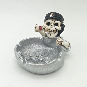Vente en gros de cendrier de pirate crâne en résine souvenir touristique nautique fait main personnalisé - Product Image 6