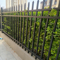 Clôture en acier et fer sur mesure fabriquée en Chine, vente en gros, panneaux de clôture en métal à lames noires avec revêtement en poudre pour l'intimité, pour jardin extérieur